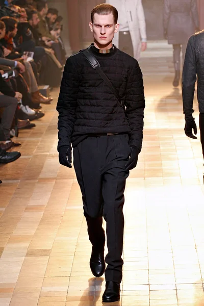 Look 25